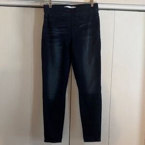 Levi’s jeggings pull on skinny size 8M- w 29 L 30
Dark blue worn once!